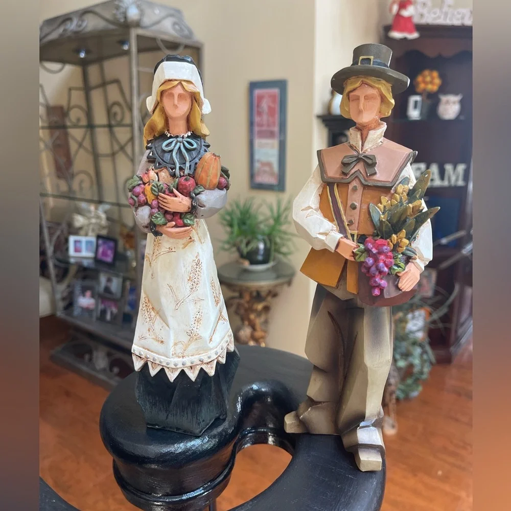 Pacific Rim Cubist set of 2 Thanksgiving Harvest Pilgrim Couple 9.5 inches